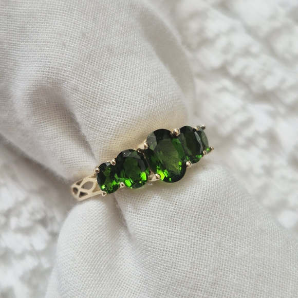 Vintage 10k Yellow Gold Chrome Diopside Three Stone Cocktail Ring - Picture 2 of 9